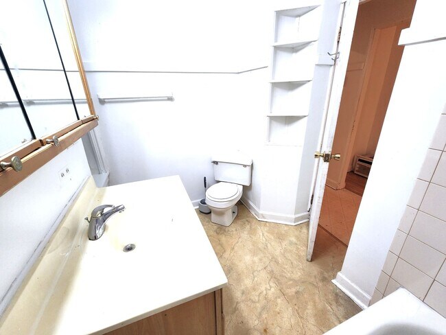 Building Photo - 2772 N Bremen St