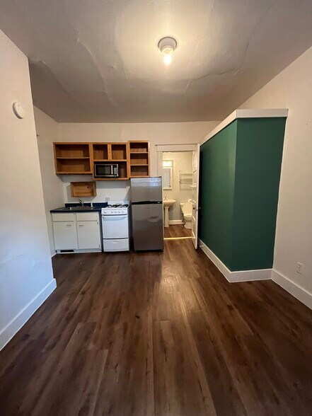 back apartment - 1049 Spaight St