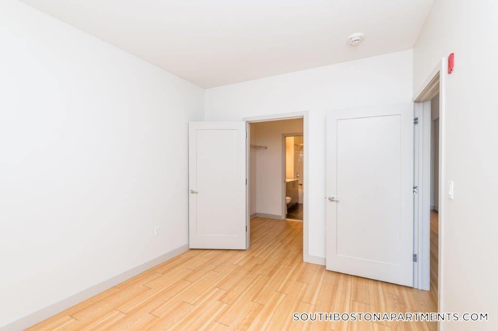 Building Photo - 320 D St