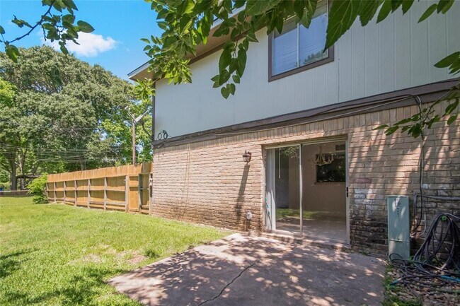 Building Photo - 9221 Vogue Ln