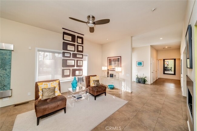 Building Photo - 1600 Palm Tree Dr