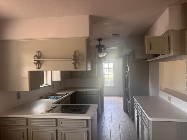 Building Photo - 21326 4 Oaks Dr