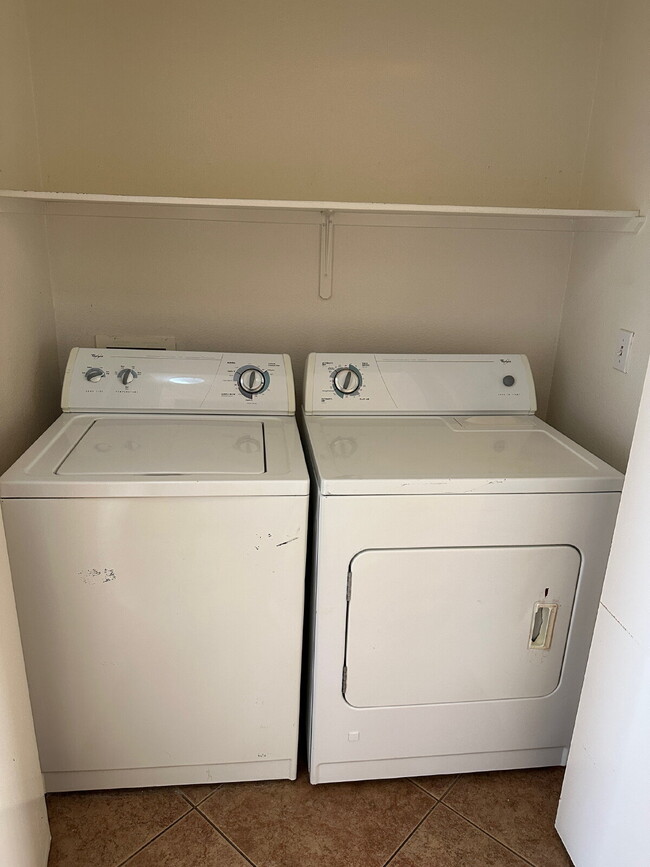 Building Photo - "Stylish and Spacious 3-Bed Home in Las Vegas with over 1500 sqft on a corner lot