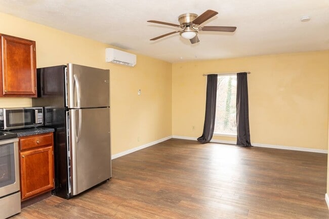 Building Photo - Budget Friendly!!