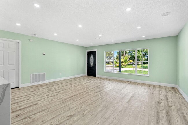 Building Photo - 406 Laurel St