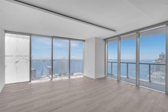 Building Photo - 495 Brickell Ave