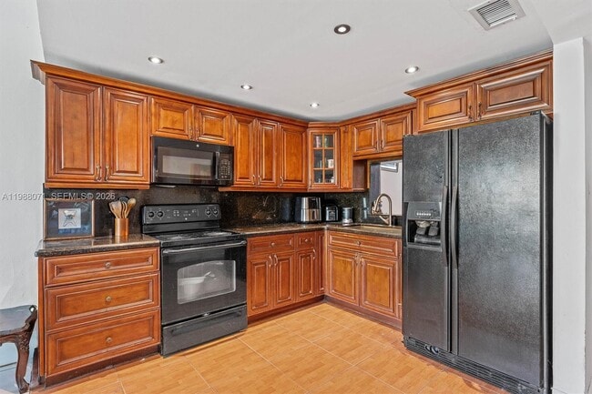 Building Photo - 314 NE Miami Ct