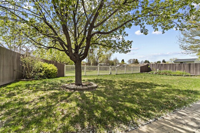 Building Photo - 9297 W Calico St