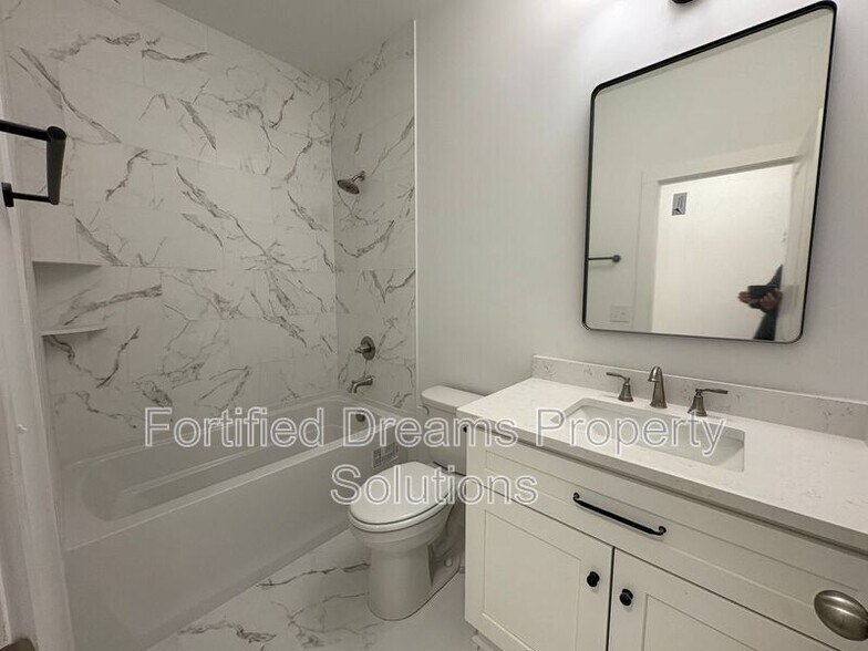 Building Photo - 3121 Chapel St