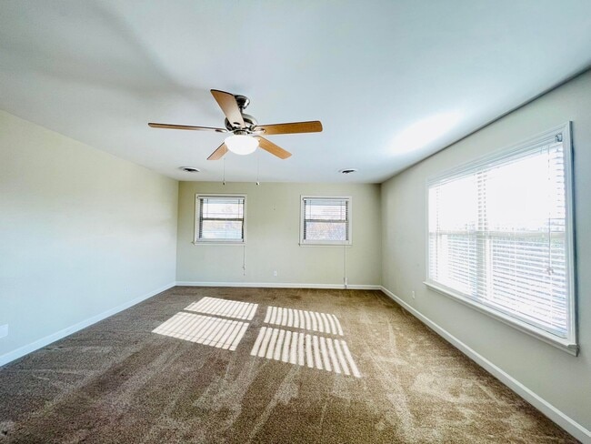 Building Photo - 223 Raintree Ln