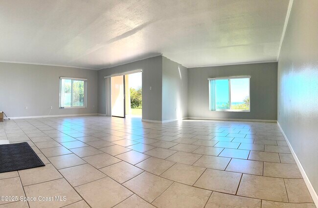 Building Photo - 1415 N Hwy A1A