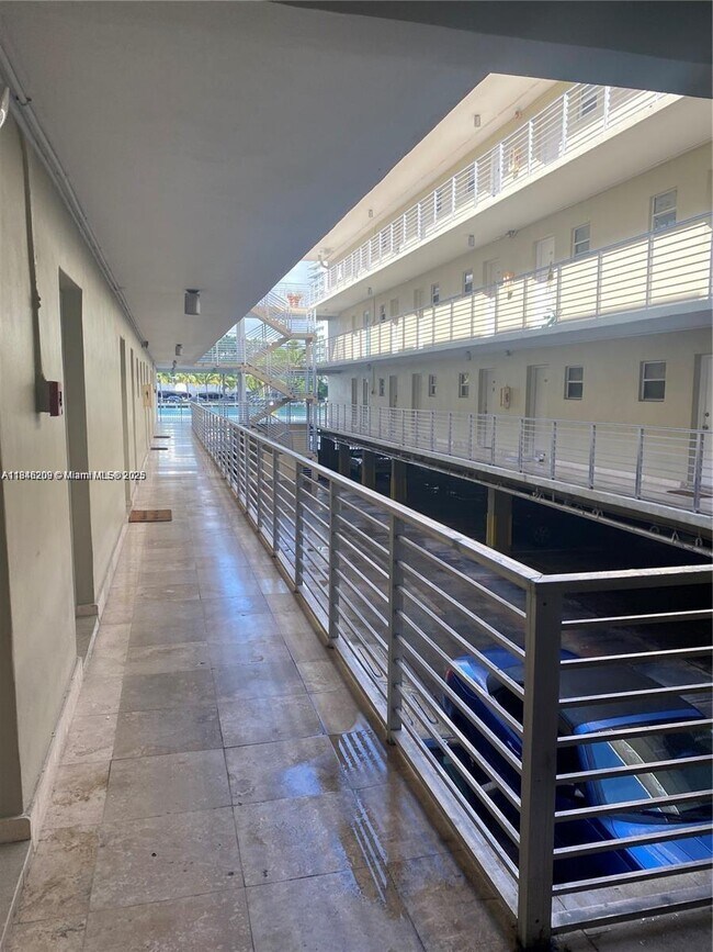 Building Photo - 1441 Lincoln Rd