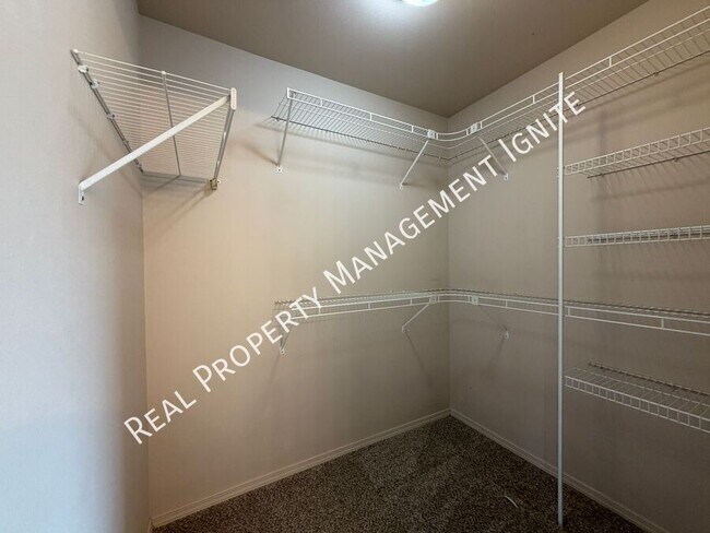 Building Photo - 309 NW Antler Loop