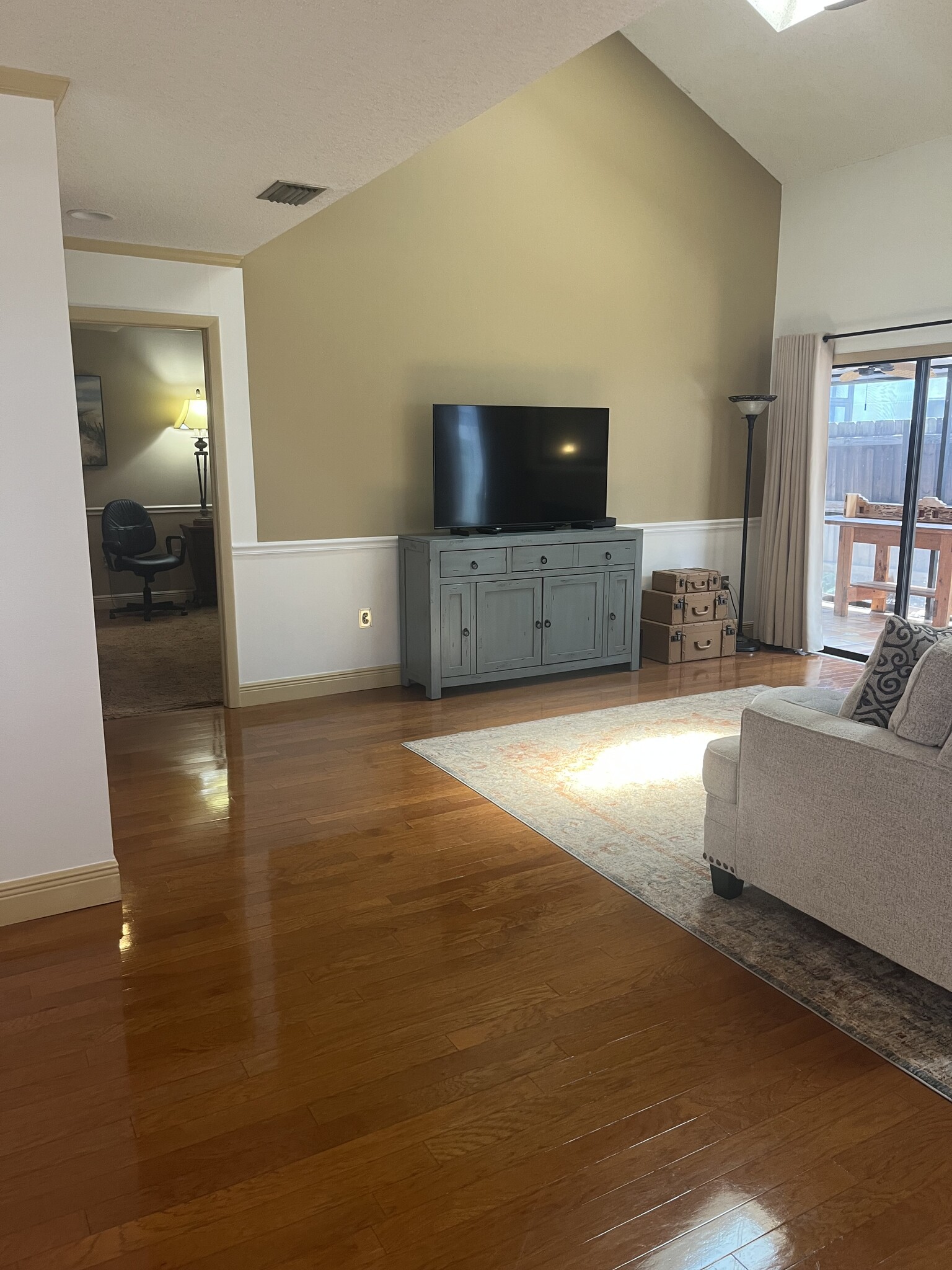 Building Photo - 840 Meadowland Dr