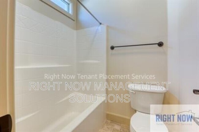 Building Photo - 1076 W Stanhope St