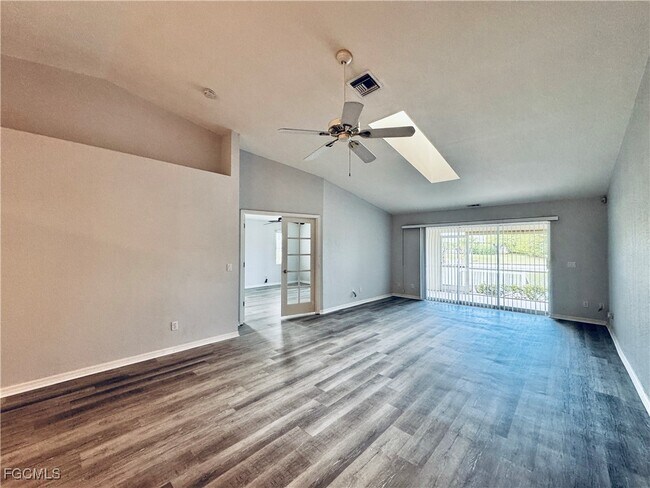 Building Photo - 1320 SE 6th Ave