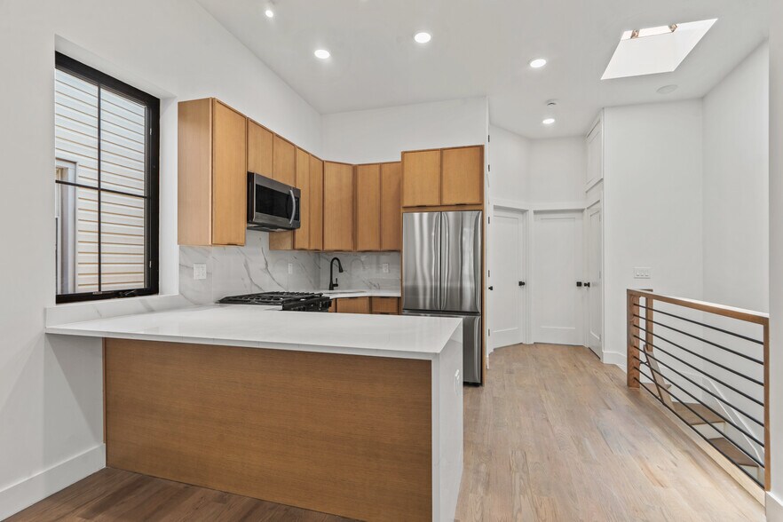 Building Photo - 41 47th St