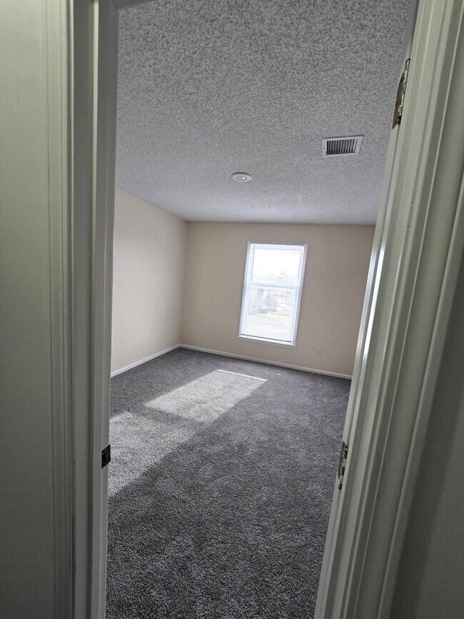 Building Photo - 6642 W 152nd St