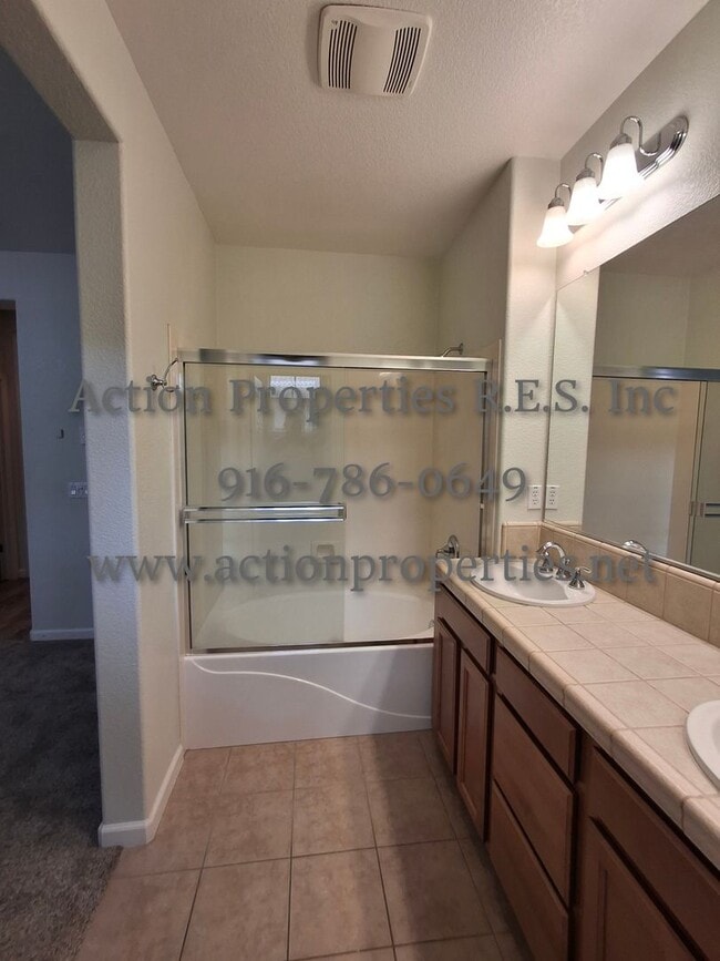 Building Photo - 2308 Las Palomas Loop