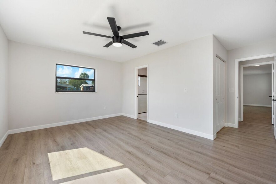 Building Photo - 4003 S Indian River Dr