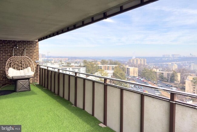 Building Photo - 250 S Reynolds St