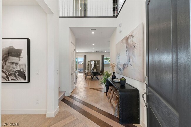 Building Photo - 10125 Sequoia Glen Ave