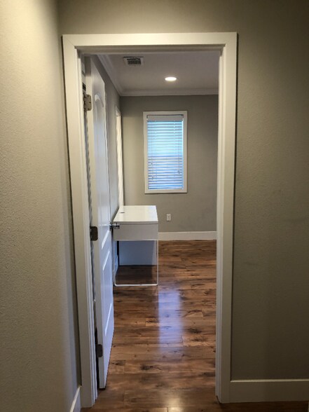 Building Photo - 218 Bradford Dr