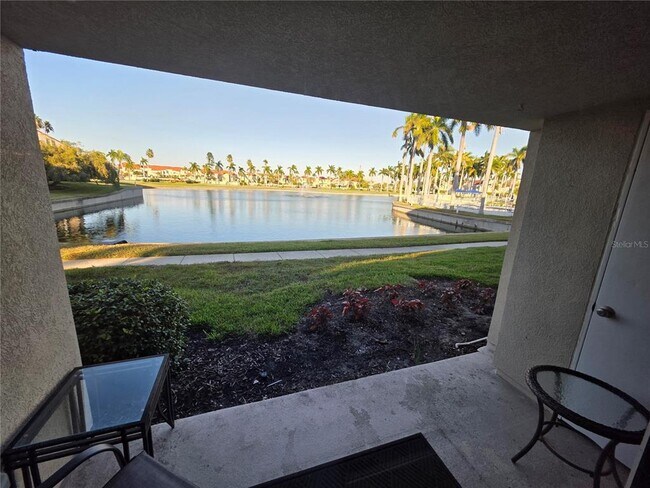 Building Photo - 6100 Bahia Del Mar Cir N