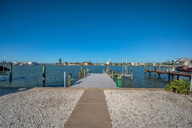 Building Photo - 14125 N Bayshore Dr