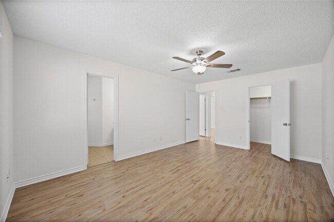 Building Photo - 806 Calico Dr