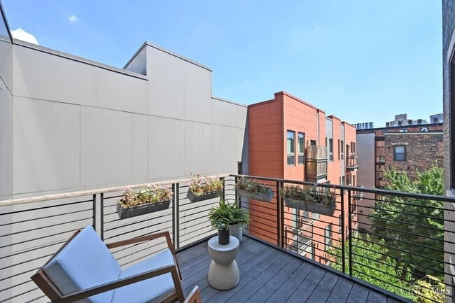 Building Photo - 27 Mercer St