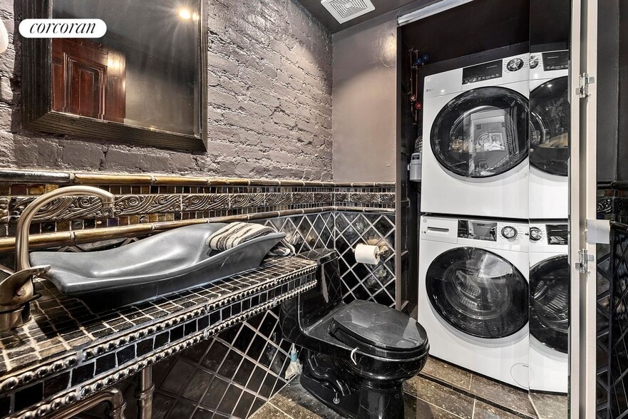 Building Photo - 35 W 94th St