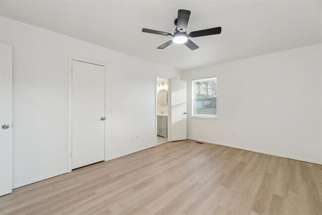 Building Photo - 1033 Mabel C Fry Blvd