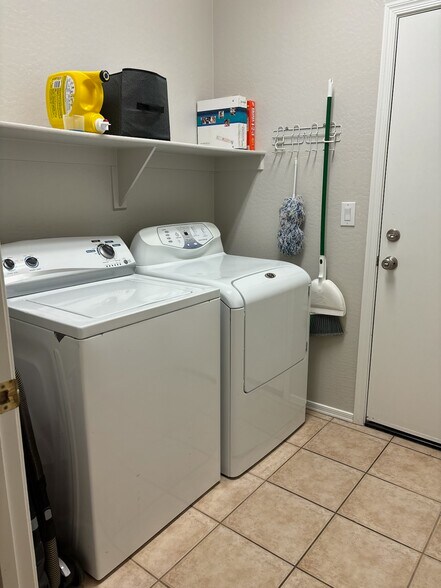 Building Photo - 39711 N Prairie Ln