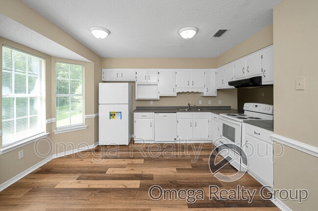 Building Photo - 3020 Barlett Dr