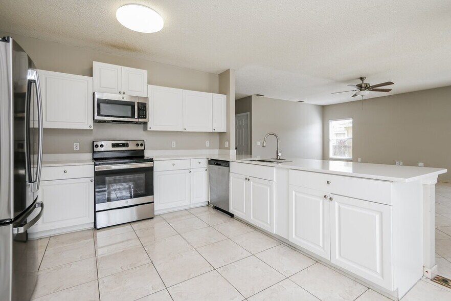 Building Photo - 4560 Ficus Tree Rd