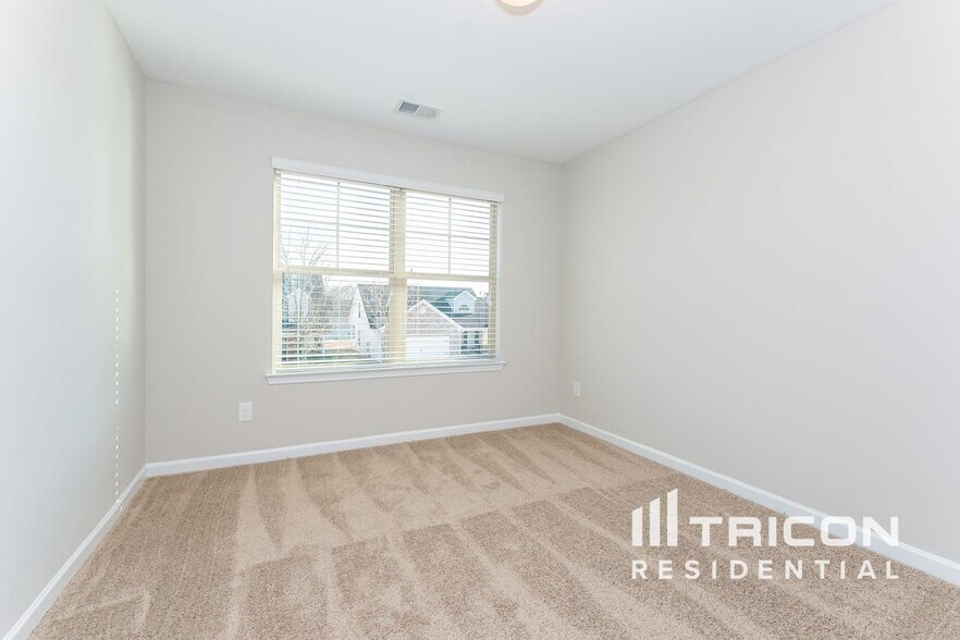 Building Photo - 317 Parkview Pl Dr