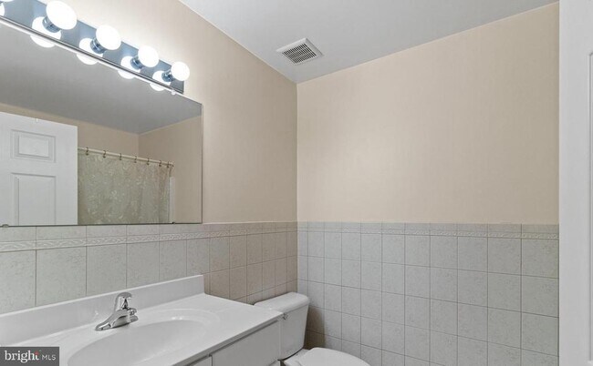 Building Photo - 13675 Philmont Ave