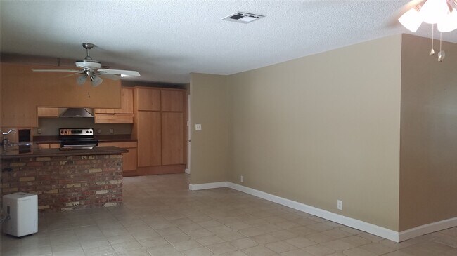 Building Photo - 11123 Hazelhurst Dr