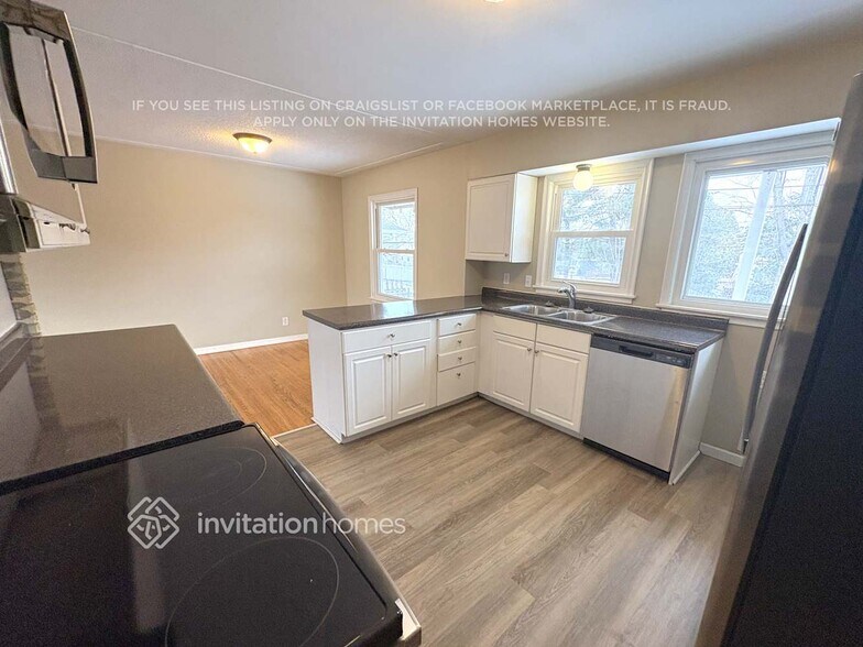 Building Photo - 2241 Randy Ave