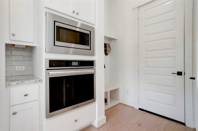Building Photo - 3124 Somerset Levens Ln