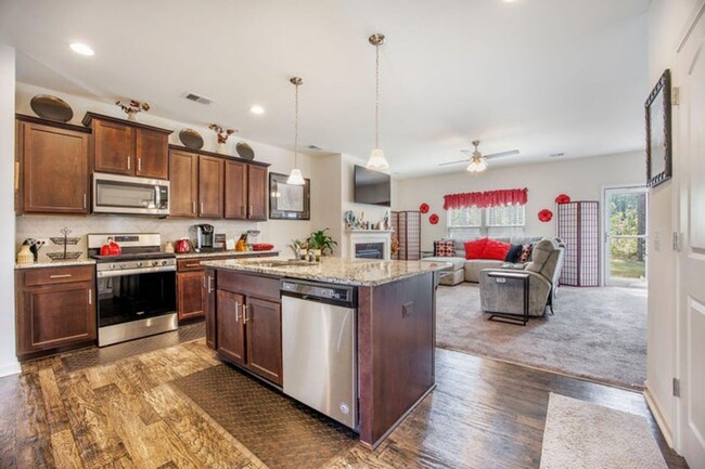Building Photo - Beautiful Traditional Home with Downstairs...