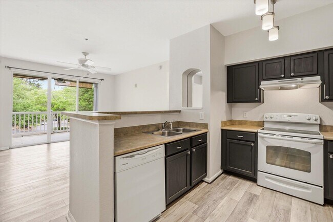 Building Photo - 2801 Chancellorsville Dr