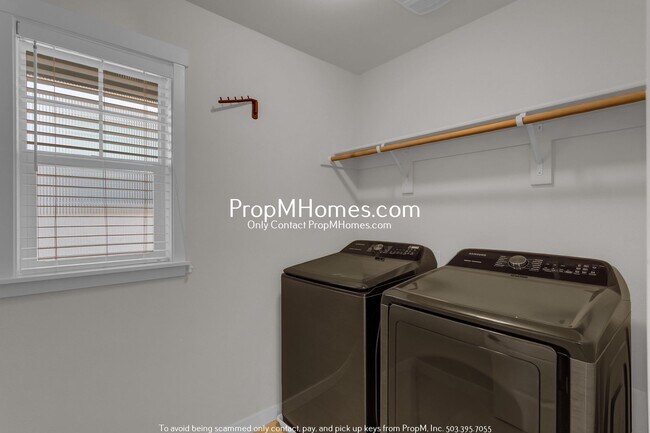 Building Photo - Three Level Home in Villebois - 4 Bedrooms!