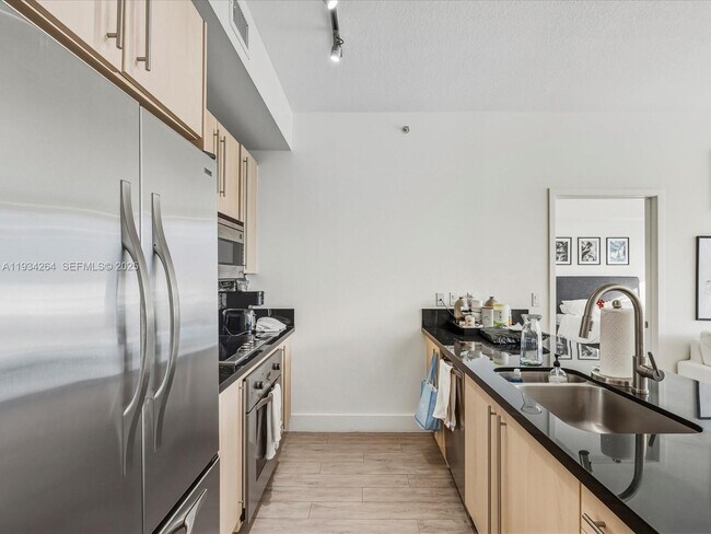 Building Photo - 1111 SW 1st Ave