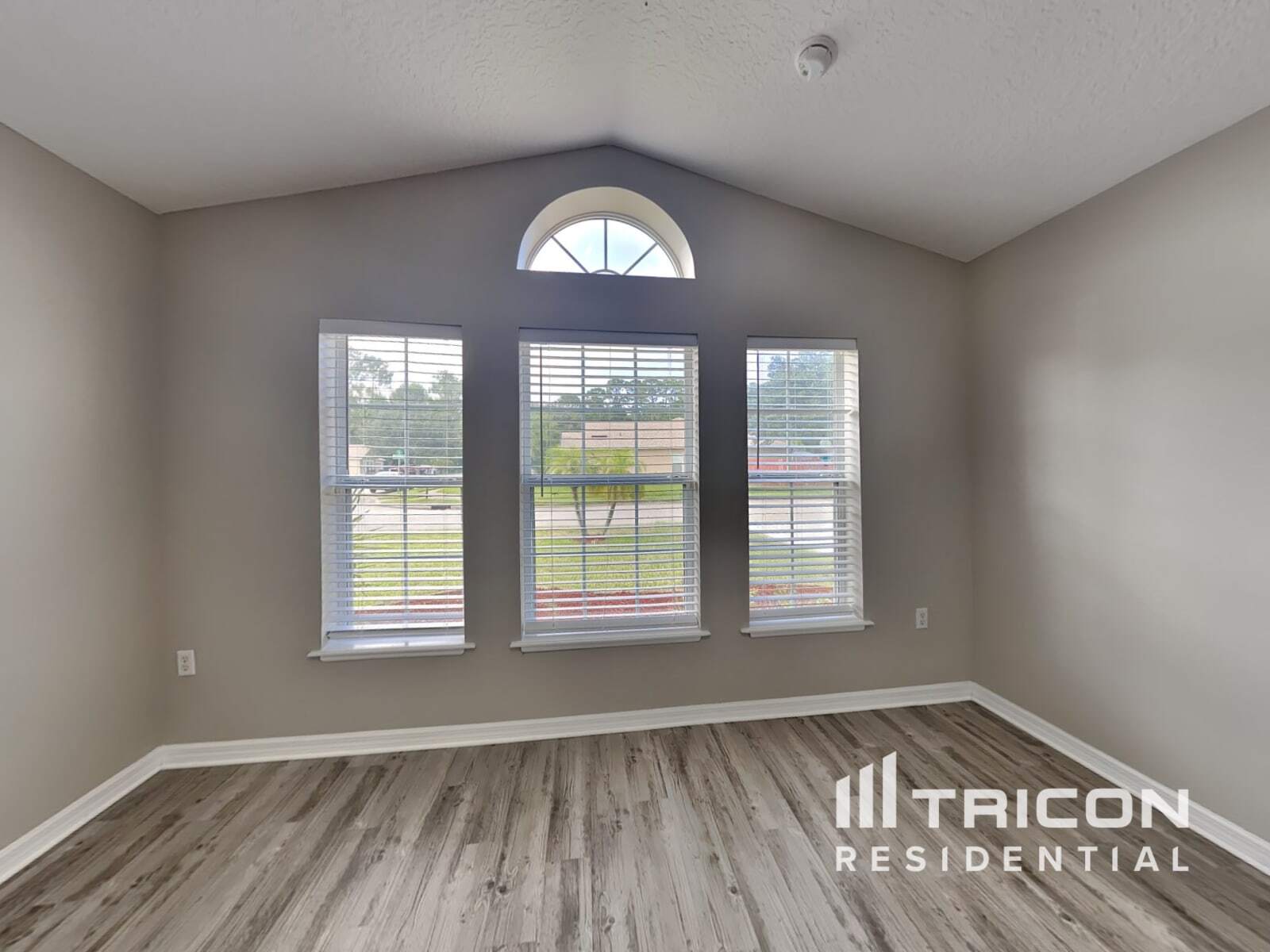 Building Photo - 262 King Arthur Ct