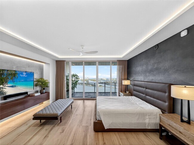 Building Photo - 2020 N Bayshore Dr