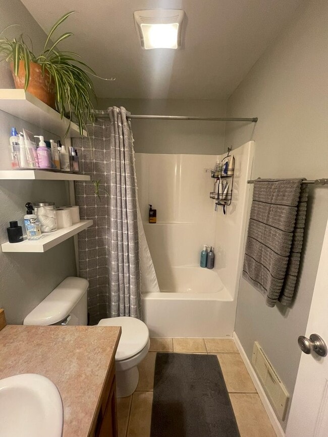 Building Photo - Pet Friendly UNFURNISHED LONG TERM Kalispe...