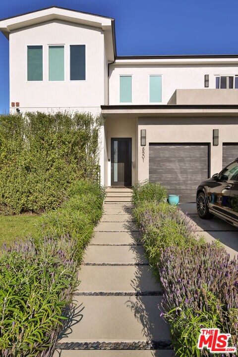 Building Photo - 8501 Belford Ave