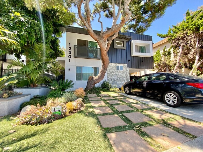 Primary Photo - 12301-12307 Pacific Ave